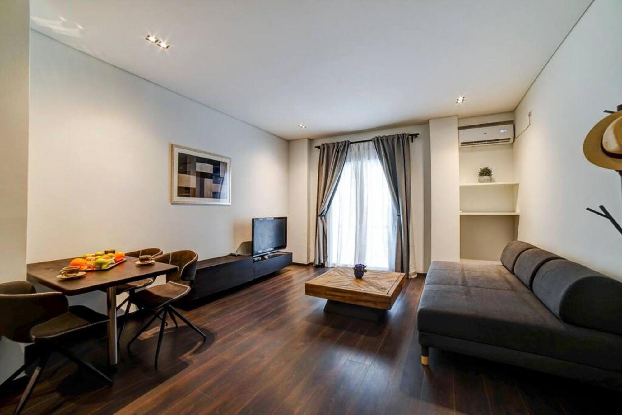 Classy And Stylish Apartment Next To Hilton Атина Екстериор снимка