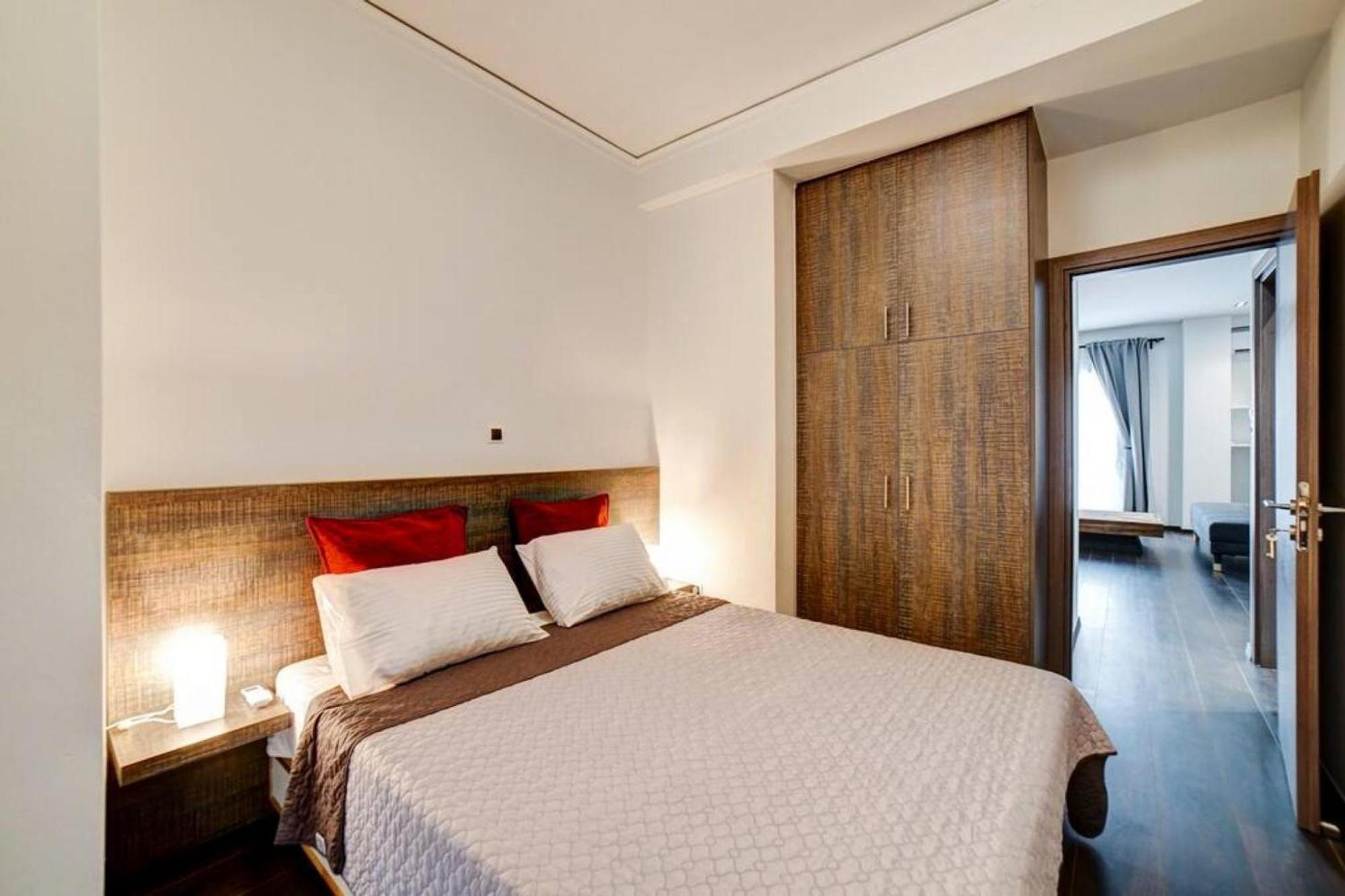 Classy And Stylish Apartment Next To Hilton Атина Екстериор снимка