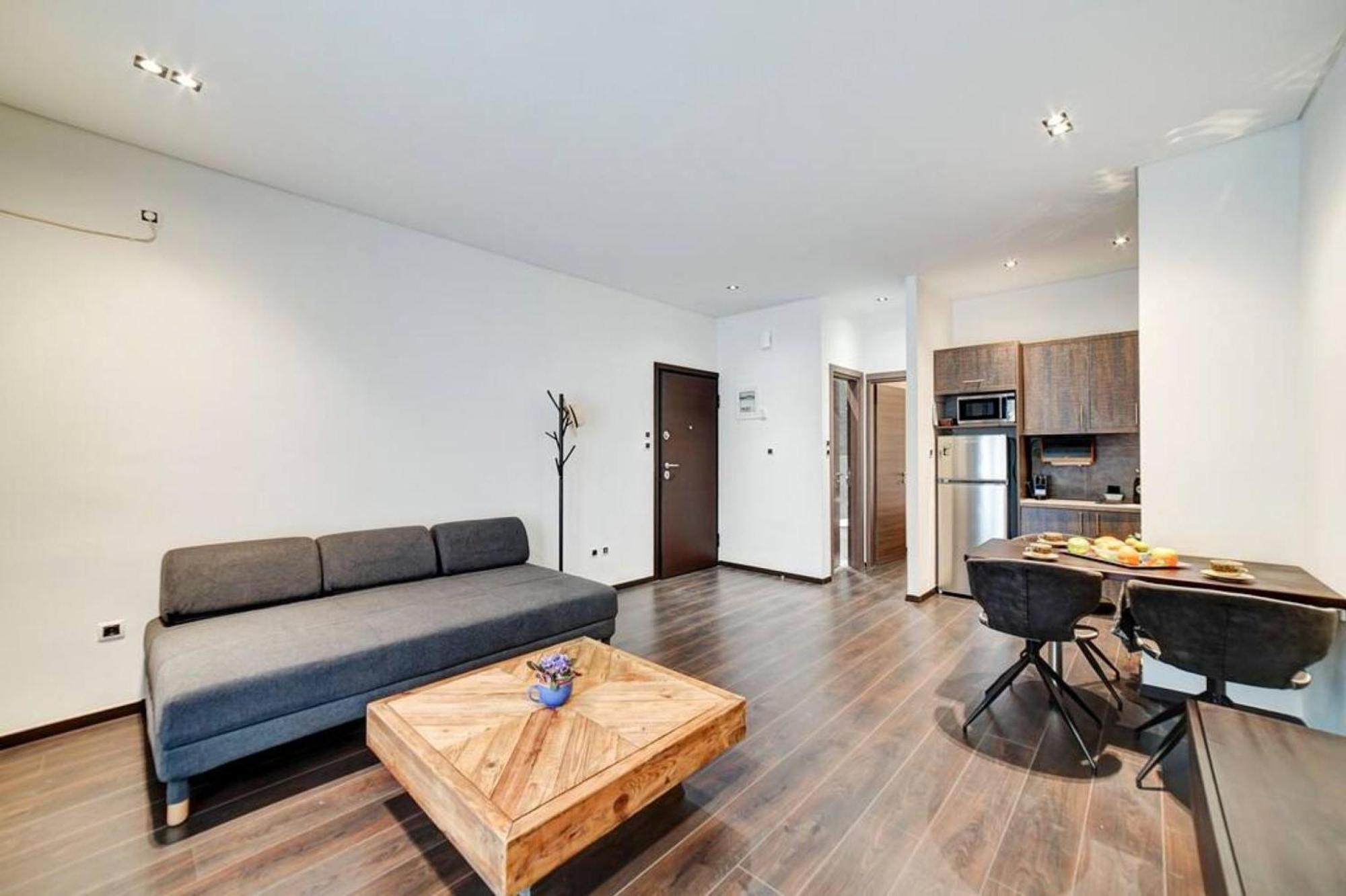 Classy And Stylish Apartment Next To Hilton Атина Екстериор снимка
