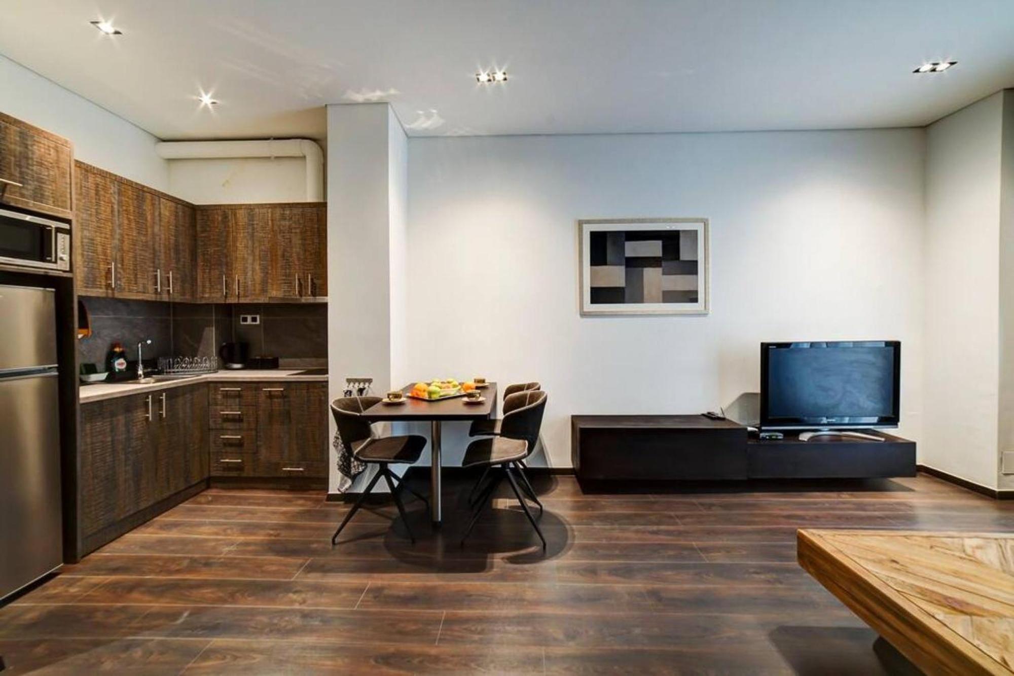 Classy And Stylish Apartment Next To Hilton Атина Екстериор снимка