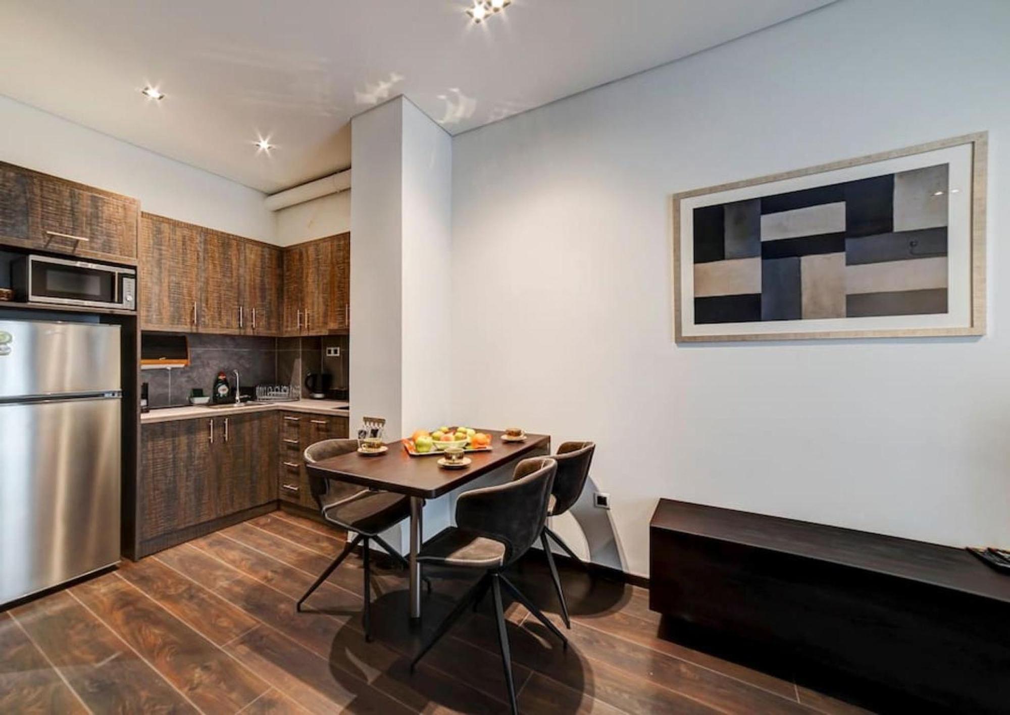 Classy And Stylish Apartment Next To Hilton Атина Екстериор снимка